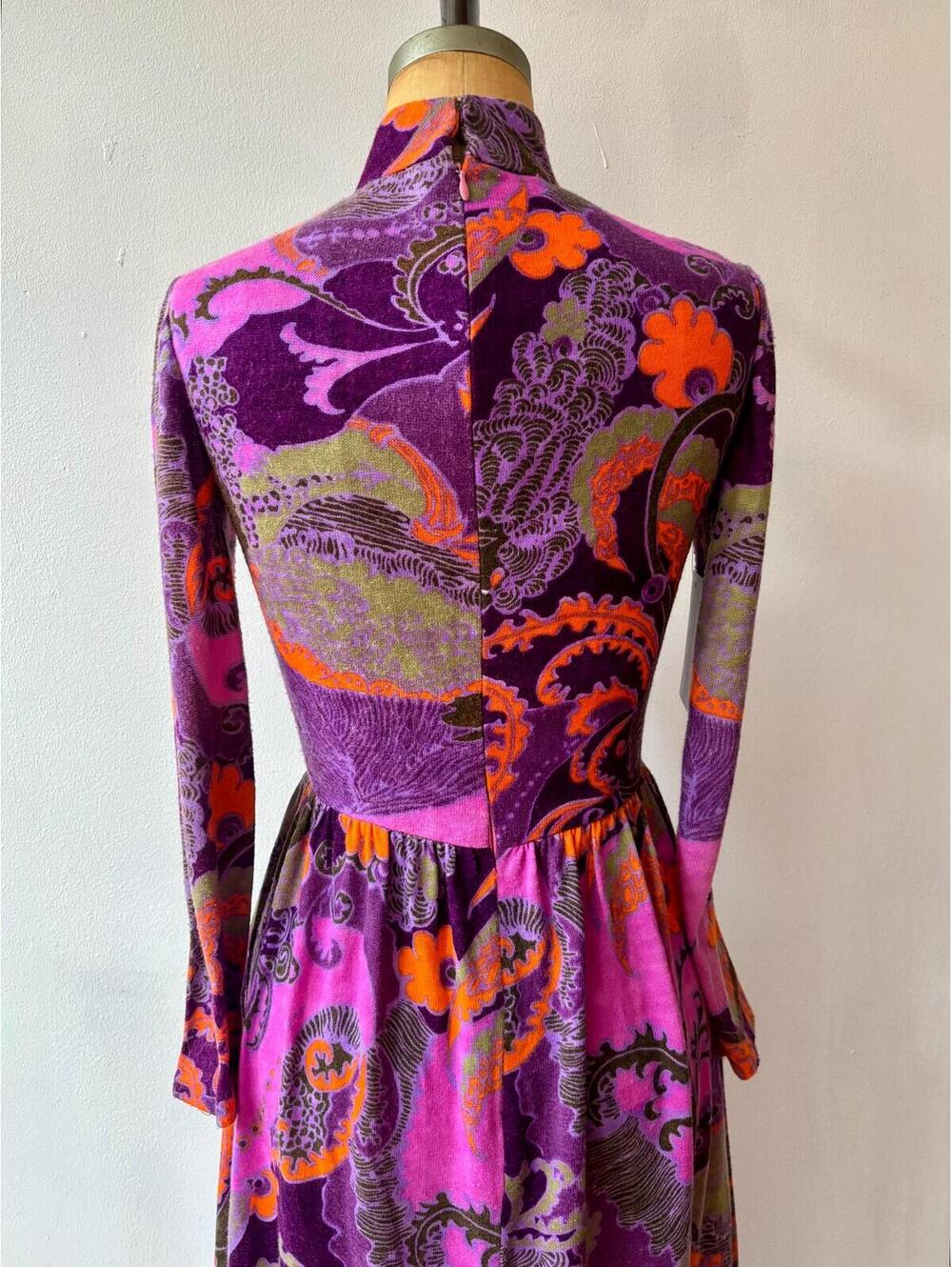 Vintage 1970s Geoffrey Beene Pink & Purple Psychedelic Print Gown - Picture 5 of 9